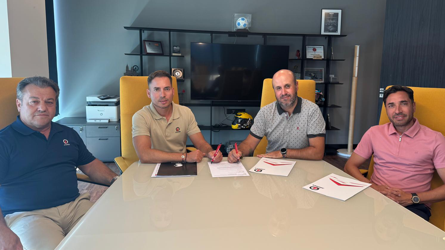 Firma acuerdo Grupo Andrés Virofend contra el cáncer